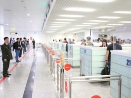 Làm thủ tục xuất - nhập cảnh tại sân bay cần những giấy tờ gì và phải thực hiện các bước như thế nào?