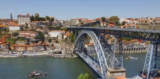 Đặt vé máy bay đi Porto giá rẻ chỉ từ 600 USD, cẩm nang du lịch Porto tự túc, Thời gian bay từ Việt Nam sang Porto bao nhiêu tiếng?