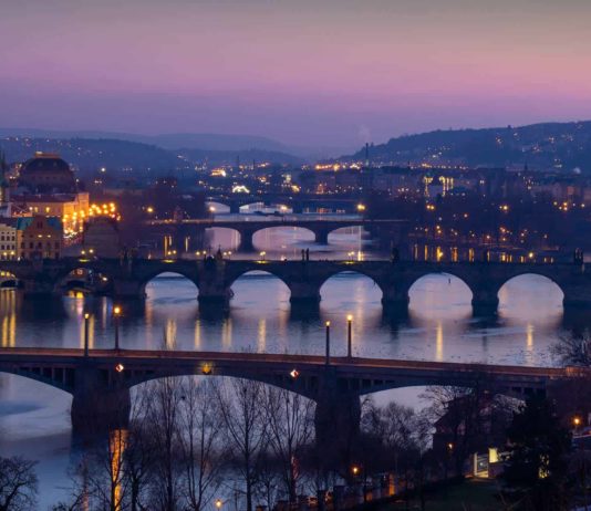 Đặt vé máy bay đi Praha (Prague) khứ hồi Online giá rẻ, cẩm nang du lịch Praha giá rẻ từ A – Z