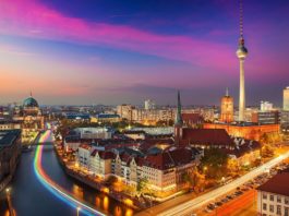 Vé máy bay đi Berlin giá rẻ chỉ từ 463 USD, cẩm nang du lịch Berlin từ A – Z, Vé máy bay đi Berlin bao nhiêu tiền?