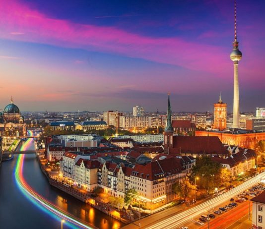 Vé máy bay đi Berlin giá rẻ chỉ từ 463 USD, cẩm nang du lịch Berlin từ A – Z, Vé máy bay đi Berlin bao nhiêu tiền?
