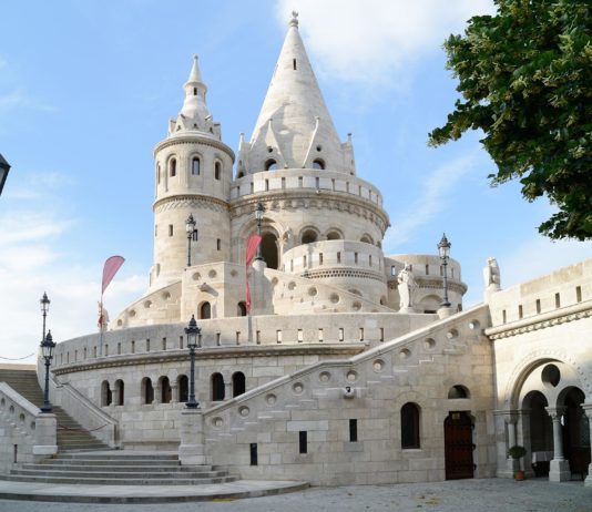 Vé máy bay đi Budapest Hungary giá rẻ, bí kíp du lịch Budapest tự túc, tiết kiệm
