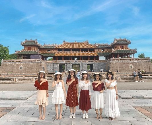 Đặt vé máy bay giá rẻ từ Hà Nội đi Huế khám phá vẻ đẹp xứ Huế