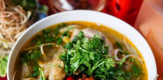 Vé máy bay giá rẻ Quảng Nam đi Huế của Vietjet Air, Top 7 quán bún bò ở Huế tuyệt ngon, ăn là ghiền