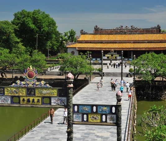 Vé máy bay Sài Gòn đi Huế giá rẻ, nên đi du lịch Huế vào thời điểm nào?