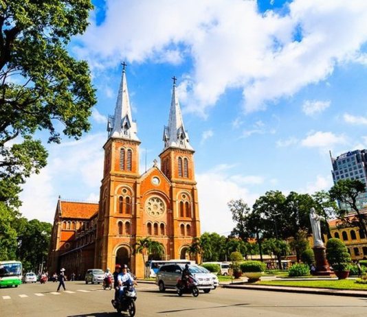 Săn vé máy bay giá rẻ Chu Lai đi Hồ Chí Minh của Vietnam Airlines. Những điều cần lưu ý khi đi du lịch Sài Gòn